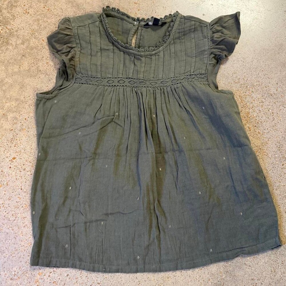 Lucky Brand women’s gray babydoll top with lace trim and ruffle sleeves. Size S